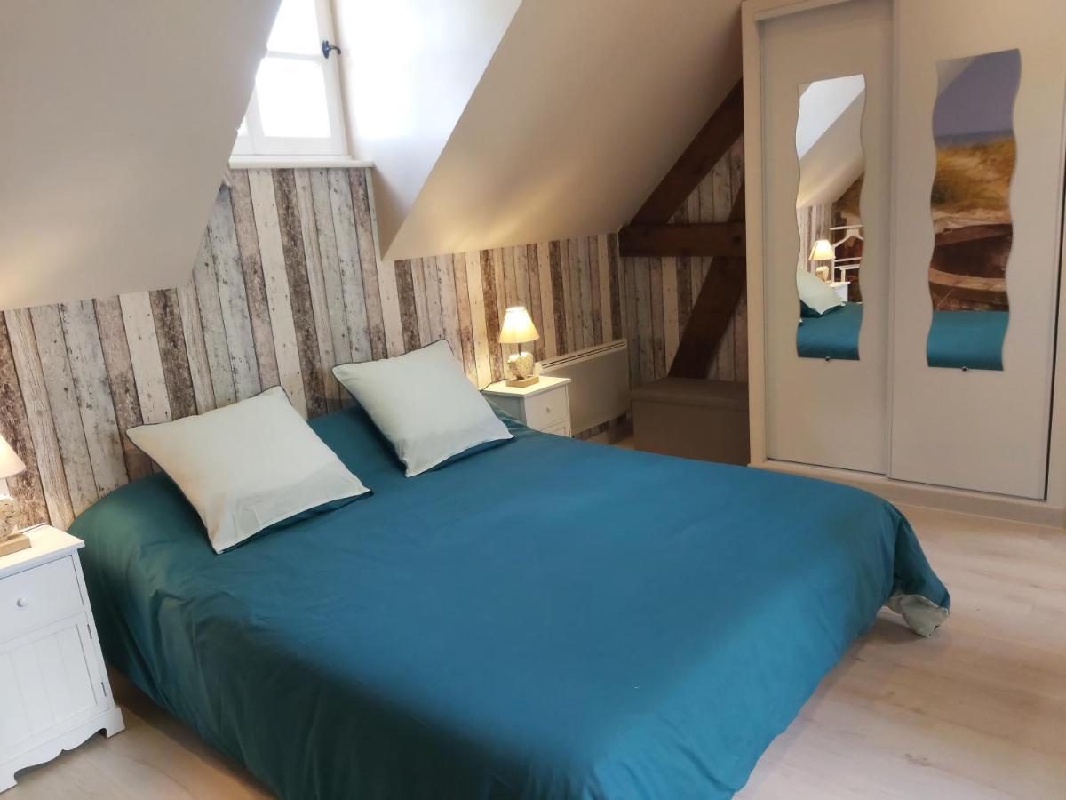 Bed and Breakfast Le Bonheur Des Plumes Montmartin-en-Graignes Екстер'єр фото