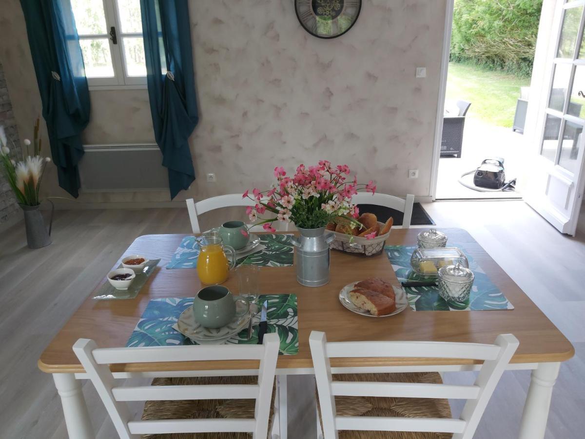 Bed and Breakfast Le Bonheur Des Plumes Montmartin-en-Graignes Екстер'єр фото