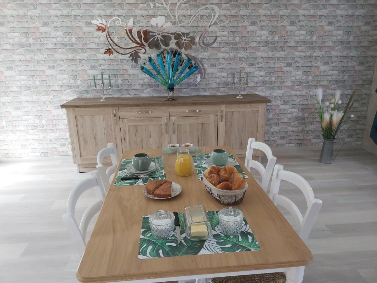 Bed and Breakfast Le Bonheur Des Plumes Montmartin-en-Graignes Екстер'єр фото