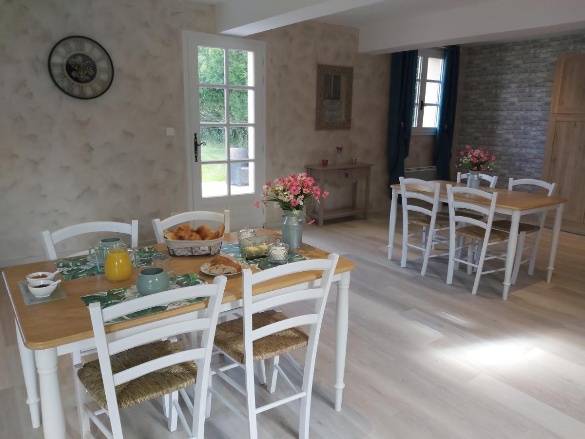 Bed and Breakfast Le Bonheur Des Plumes Montmartin-en-Graignes Екстер'єр фото